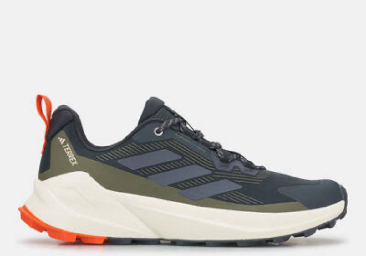 sports shoes