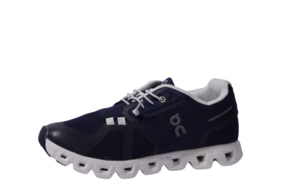 SPORTS SHOES